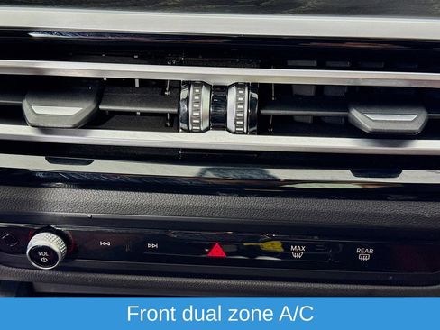 Used 2024 BMW M440i Convertible w/ Premium Package image 20