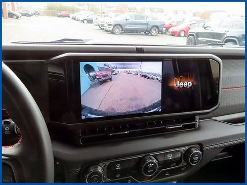 Used 2024 Jeep Wrangler Unlimited Rubicon image 18