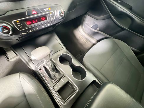 Used 2019 Kia Sorento LX FWD image 25