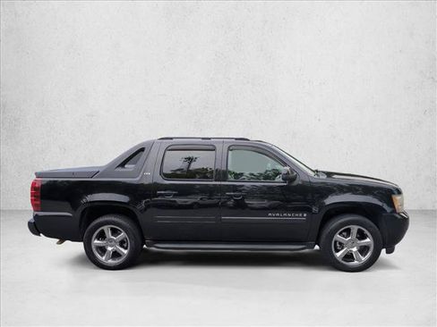 Used 2007 Chevrolet Avalanche LTZ w/ LTZ Preferred Equipment Group AWD/4WD image 4