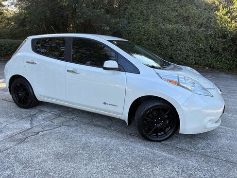 Used 2014 Nissan Leaf SV w/ Premium Package FWD image 2