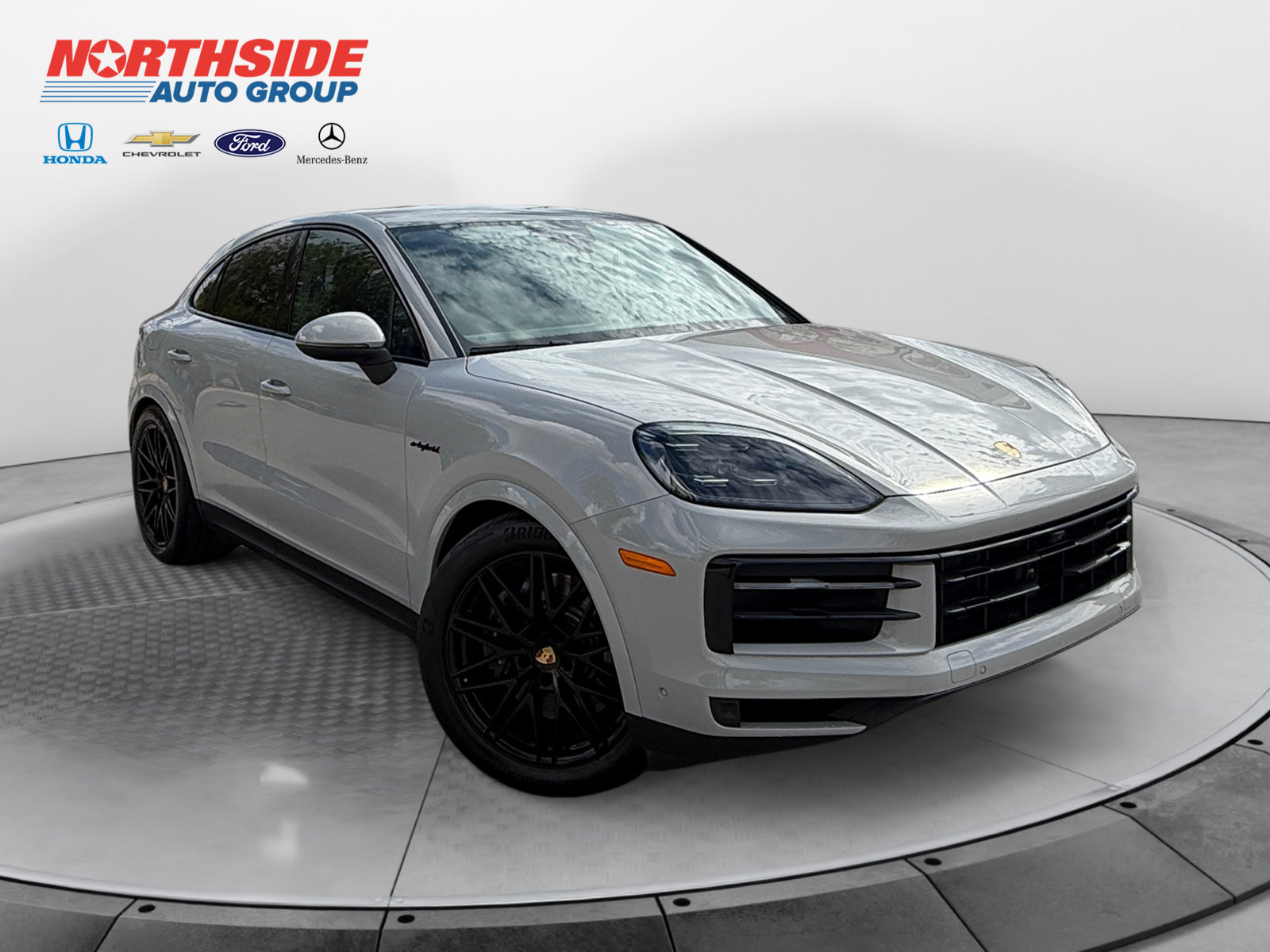 Used 2024 Porsche Cayenne Coupe AWD/4WD image 1