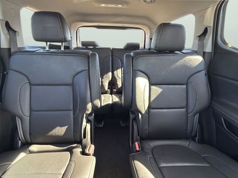 Used 2023 GMC Acadia SLT image 26