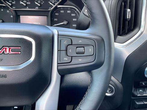 Used 2022 GMC Sierra 1500 SLT AWD/4WD image 11