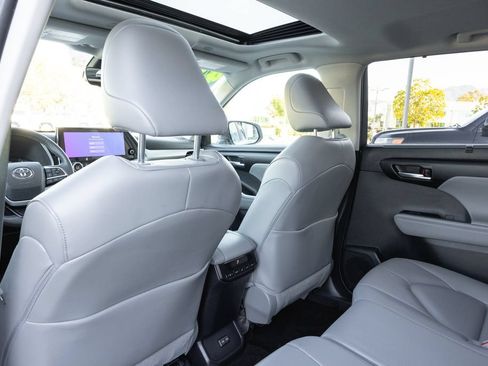Certified 2026 Toyota Highlander XLE AWD/4WD image 24