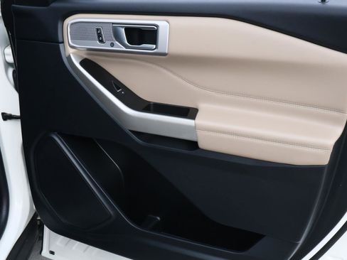 Used 2021 Ford Explorer Limited w/ Equipment Group 301A image 17