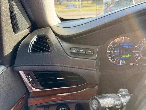 Used 2017 Cadillac Escalade ESV Premium Luxury image 15