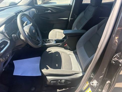 Used 2023 Chevrolet TrailBlazer LT w/ Convenience Package FWD image 6