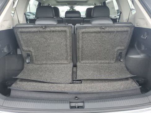 Used 2024 Volkswagen Tiguan SE FWD image 29