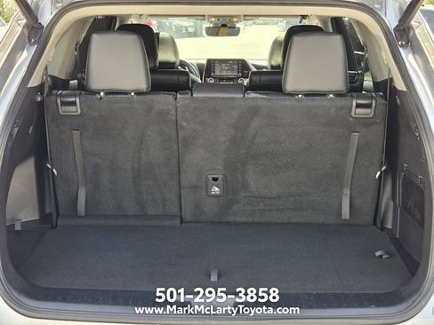 Used 2022 Toyota Highlander XLE AWD/4WD image 13