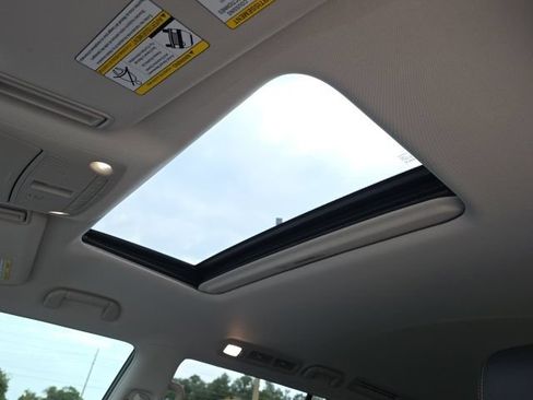 Used 2019 Nissan Armada Platinum RWD image 7