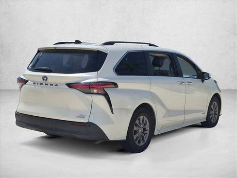 Used 2021 Toyota Sienna XLE FWD image 5