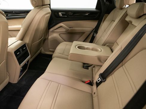 Certified 2023 Porsche Cayenne AWD/4WD image 33