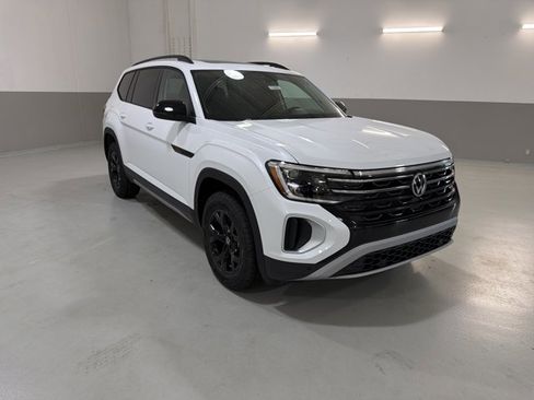 New 2026 Volkswagen Atlas Peak Edition AWD/4WD image 4