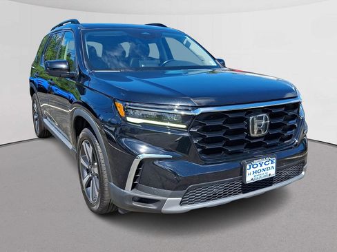 Certified 2023 Honda Pilot Touring image 2