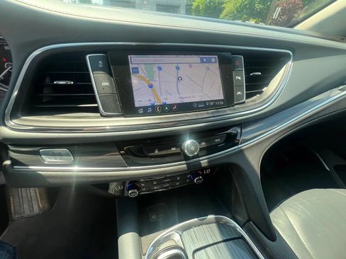 Used 2020 Buick Enclave Premium w/ Sun and Sites Package AWD/4WD image 23