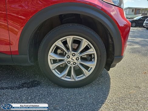Used 2024 Ford Explorer XLT w/ Equipment Group 202A AWD/4WD image 17