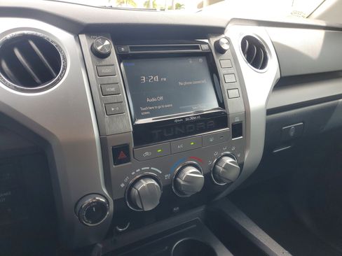 Used 2019 Toyota Tundra SR5 w/ SR5 Upgrade Package AWD/4WD image 24