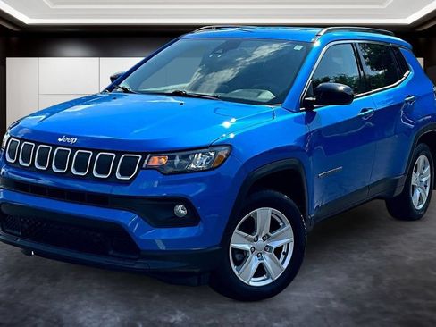 Used 2022 Jeep Compass Latitude w/ Convenience Group AWD/4WD image 3