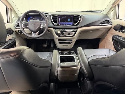 Used 2022 Chrysler Pacifica Touring-L FWD image 31