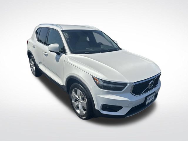 Used 2022 Volvo XC40 T4 Momentum FWD image 8
