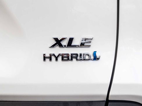 Used 2022 Toyota RAV4 XLE Premium AWD/4WD image 14