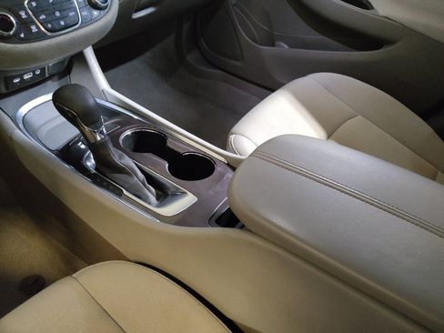 Used 2021 Chevrolet Malibu LT FWD image 26