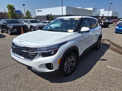 Used 2026 Kia Seltos LX AWD/4WD image 12