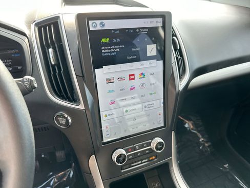 Used 2024 Ford Edge SEL image 16