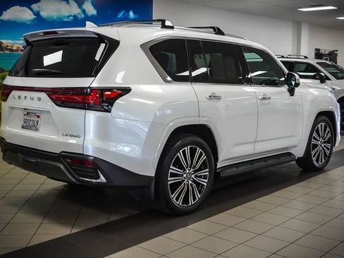 Used 2024 Lexus LX 600 4WD w/ Luxury Package image 6