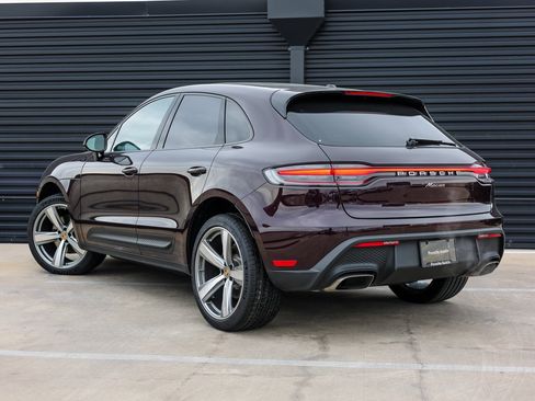 Certified 2025 Porsche Macan image 3