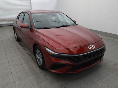 Used 2025 Hyundai Elantra SE FWD image 13