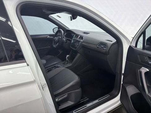 Used 2024 Volkswagen Tiguan SE R-Line FWD image 15