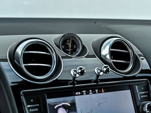 Used 2020 Bentley Bentayga AWD/4WD image 36