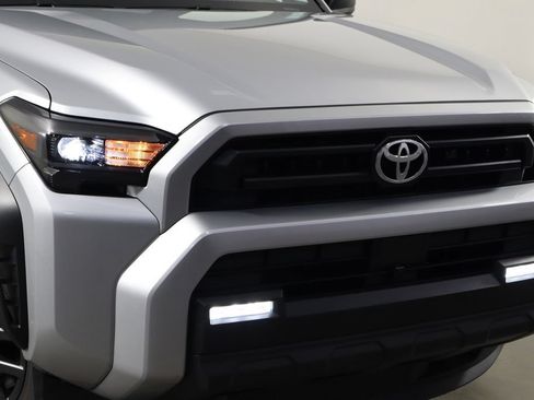 Used 2025 Toyota 4Runner SR5 AWD/4WD image 49