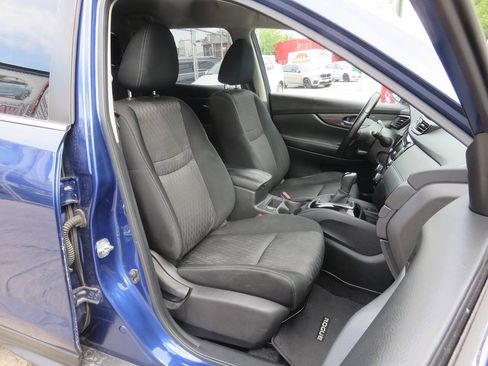 Used 2020 Nissan Rogue SV w/ Premium Package AWD/4WD image 11