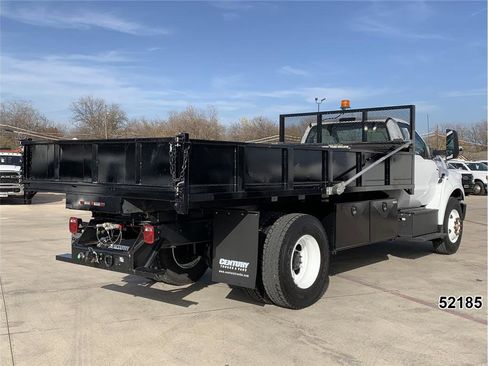 Used 2022 Ford F750 2WD Regular Cab Super Duty image 2