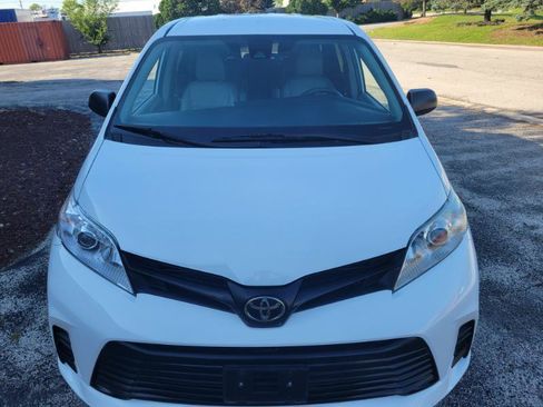 Used 2020 Toyota Sienna L FWD image 11
