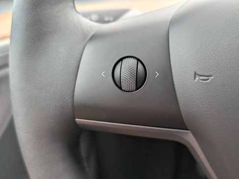 Used 2024 Tesla Model Y Long Range AWD/4WD image 21