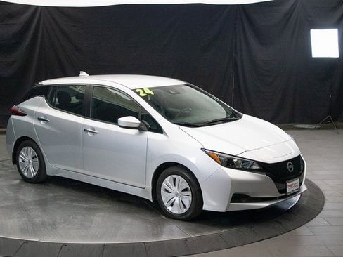 Used 2024 Nissan Leaf S image 2