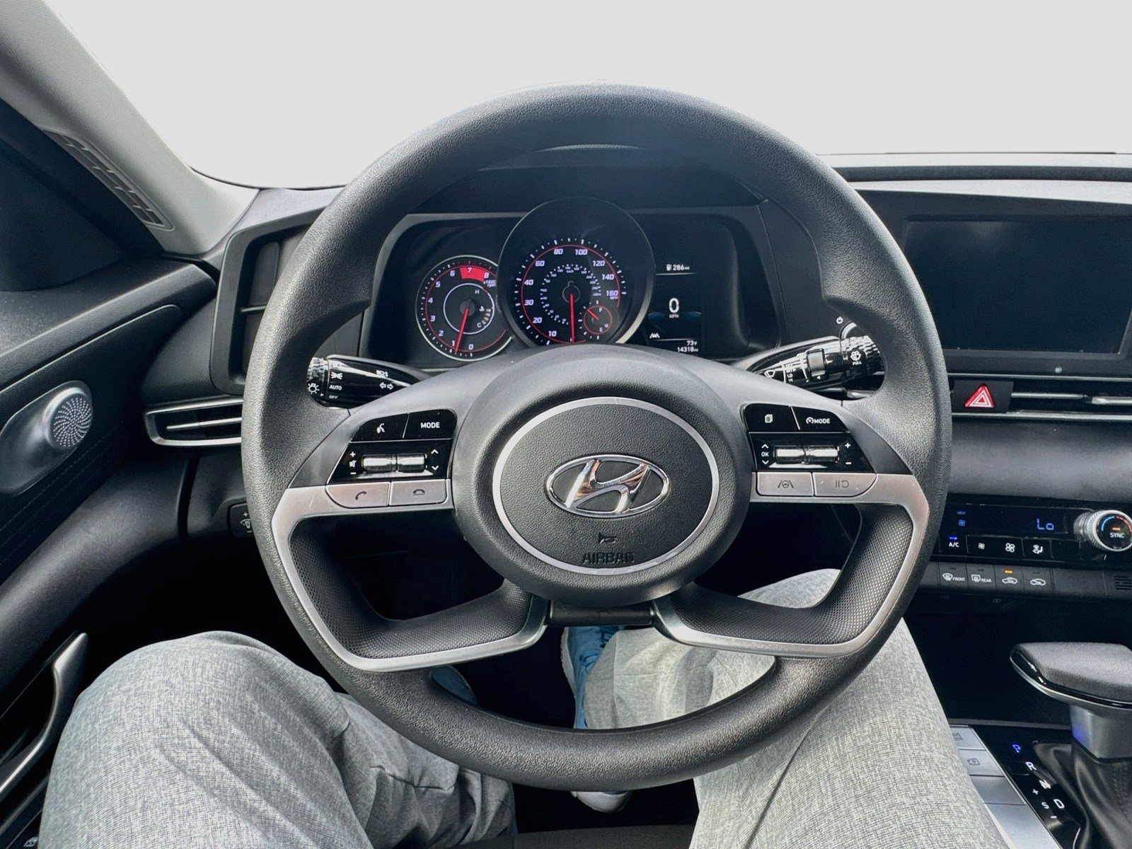 Used 2023 Hyundai Elantra SEL FWD image 11
