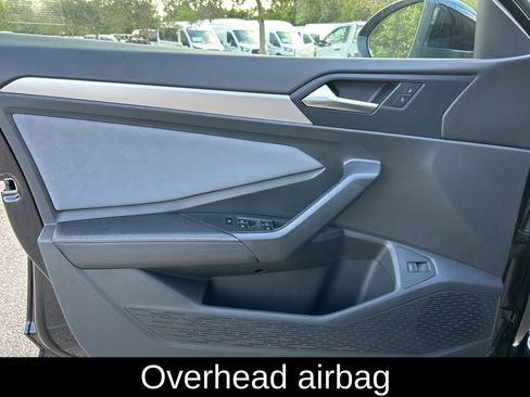 Used 2025 Volkswagen Jetta SE w/ Sunroof Package image 17