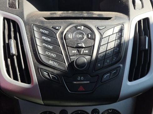 Used 2014 Ford Focus SE FWD image 3