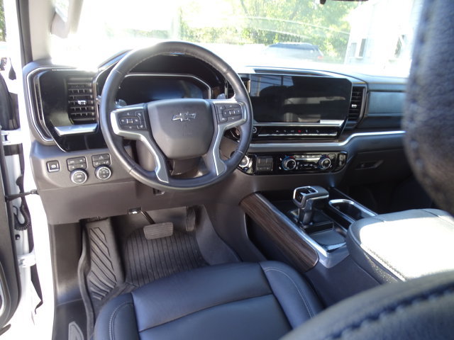 Used 2026 Chevrolet Silverado 1500 LT Trail Boss w/ Convenience Package II AWD/4WD image 6