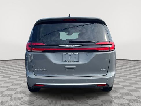 Used 2023 Chrysler Pacifica Touring-L image 5