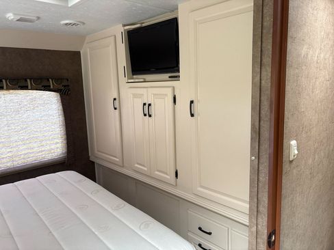 Used 2014 Ford E-450 and Econoline 450 Super Duty w/ Motorhome Prep Package RWD image 24