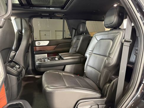 Used 2019 Lincoln Navigator Reserve AWD/4WD image 30