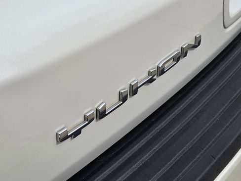 Used 2022 GMC Yukon XL Denali w/ Denali Premium Package image 12