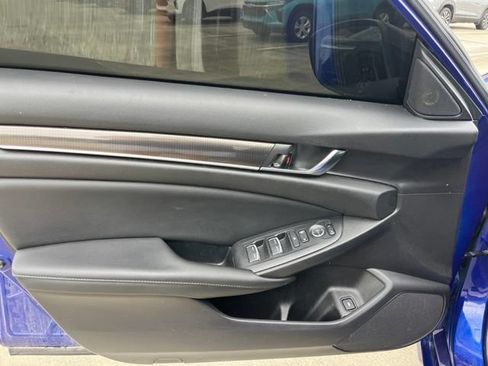 Used 2022 Honda Accord Sport image 11