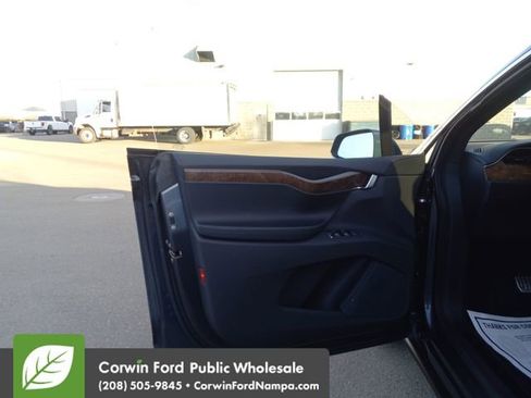 Used 2019 Tesla Model X Long Range image 10